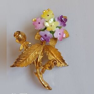Vintage Gold-Tone And Enamel Floral Bouquet Brooch 💖✨️